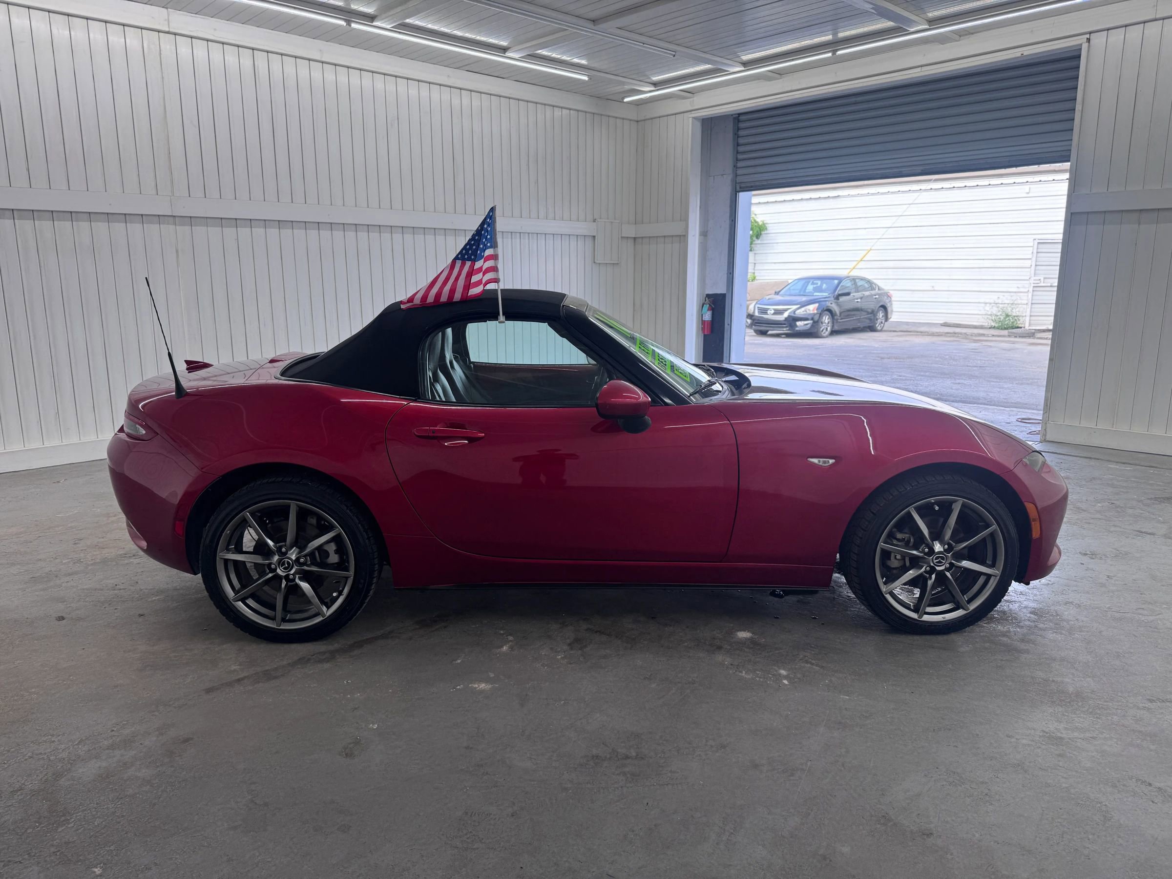 Used 2016 MAZDA MX-5 Miata Grand Touring RWD image 4