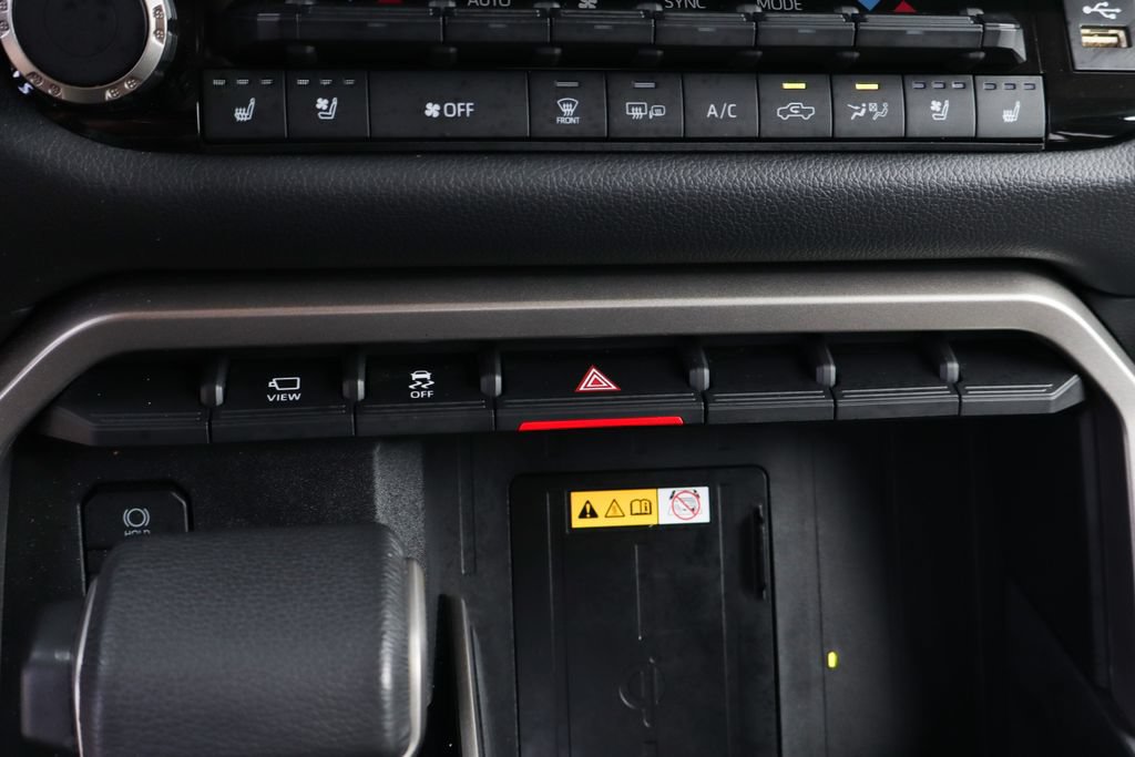 Used 2024 Toyota Tundra Limited AWD/4WD image 41