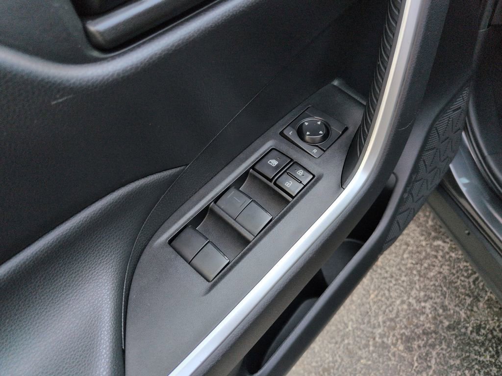 Certified 2021 Toyota RAV4 LE FWD image 11