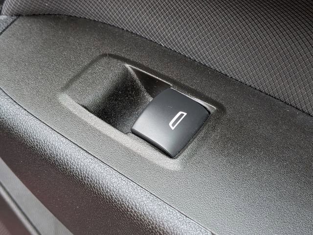 Used 2022 Chevrolet Equinox RS image 35