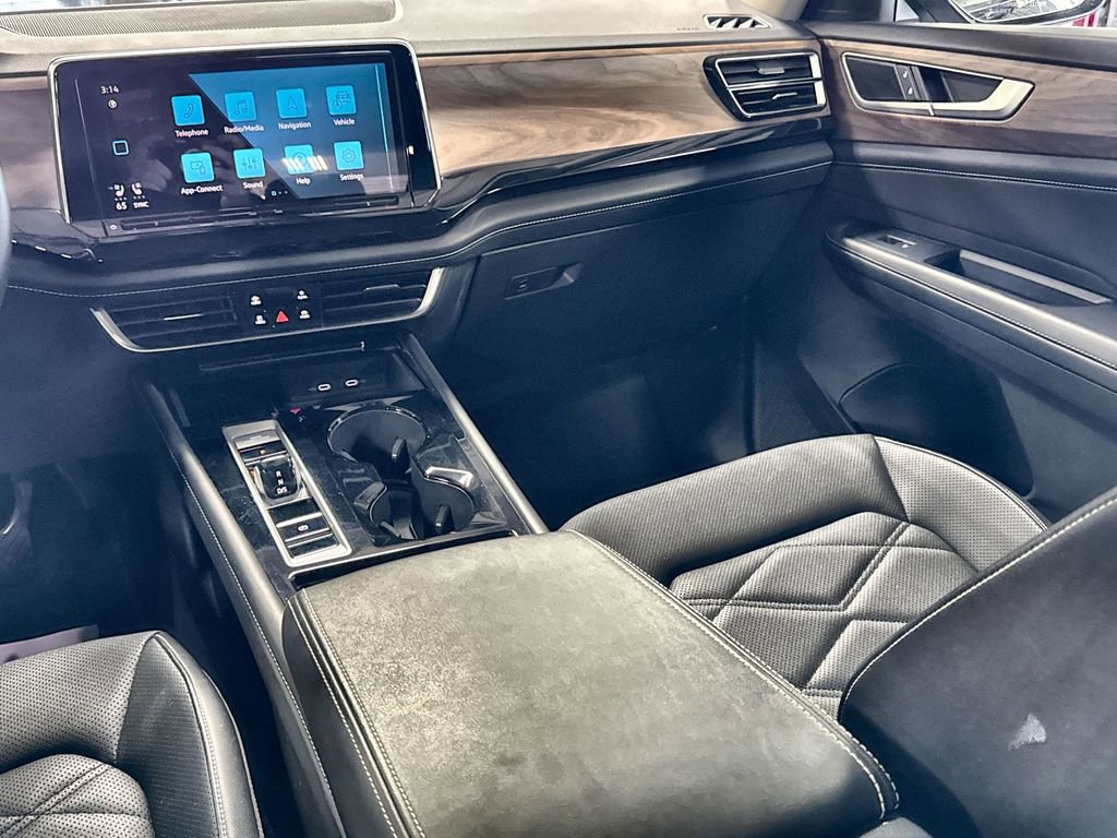 Used 2025 Volkswagen Atlas SE image 26