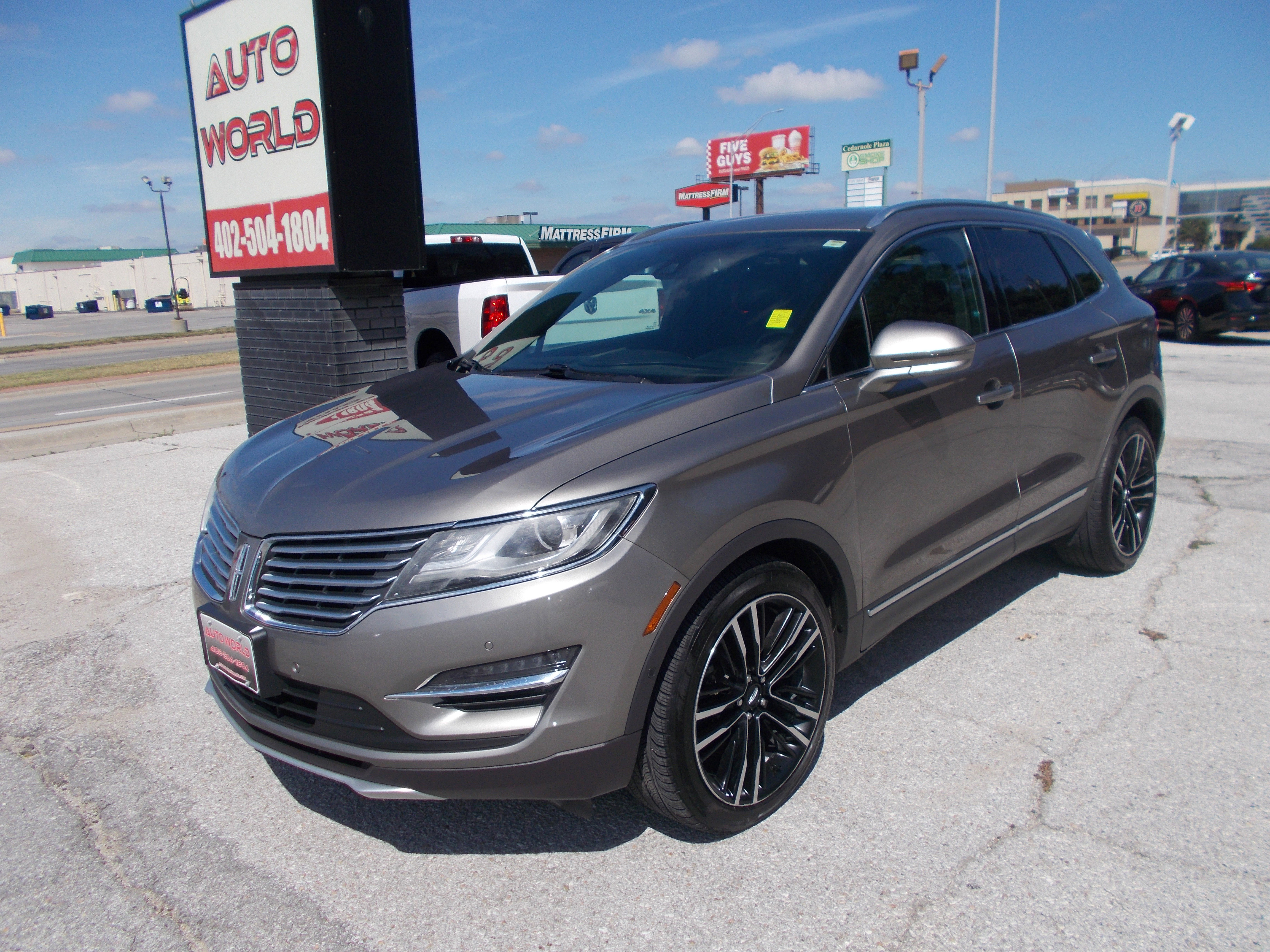 Used 2017 Lincoln MKC Reserve image 1