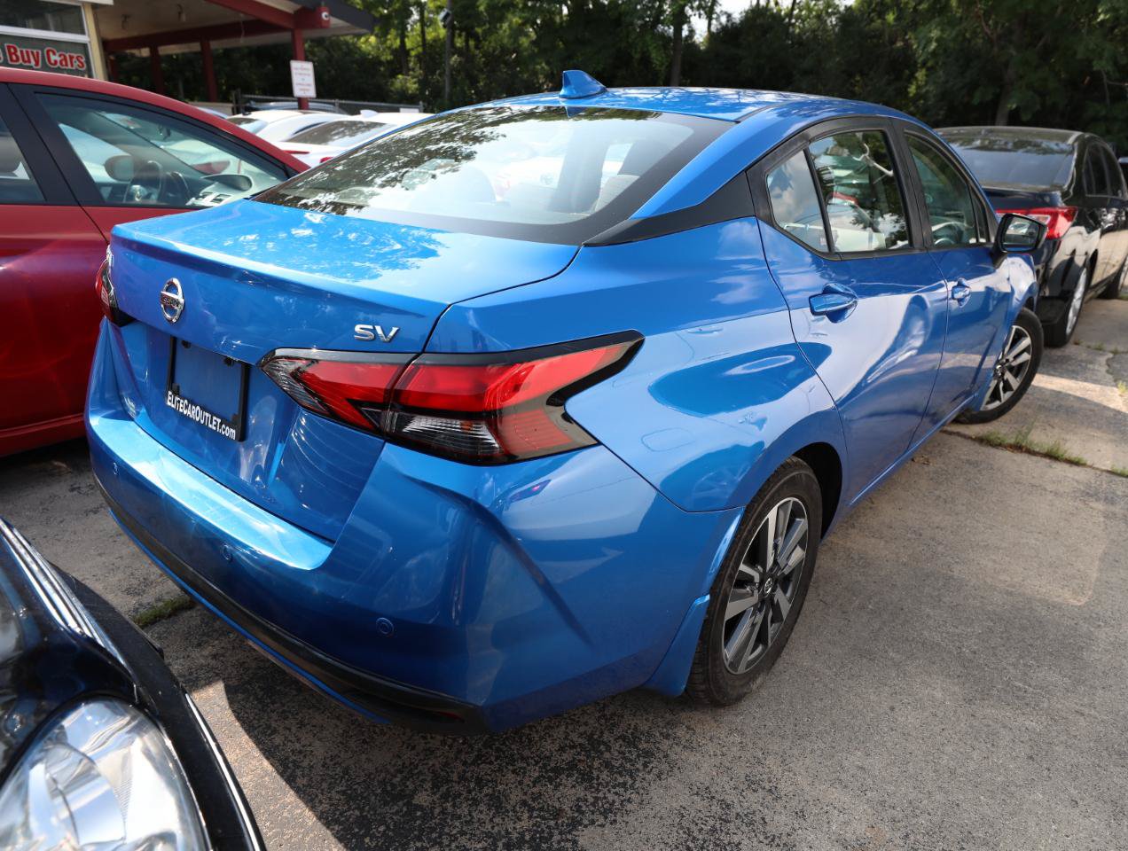 Used 2020 Nissan Versa SV FWD image 4