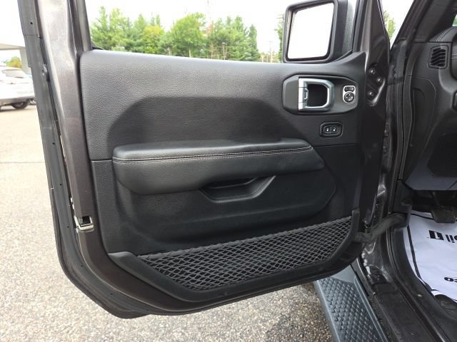 Used 2020 Jeep Wrangler Unlimited Sahara w/ Dual Top Group AWD/4WD image 42