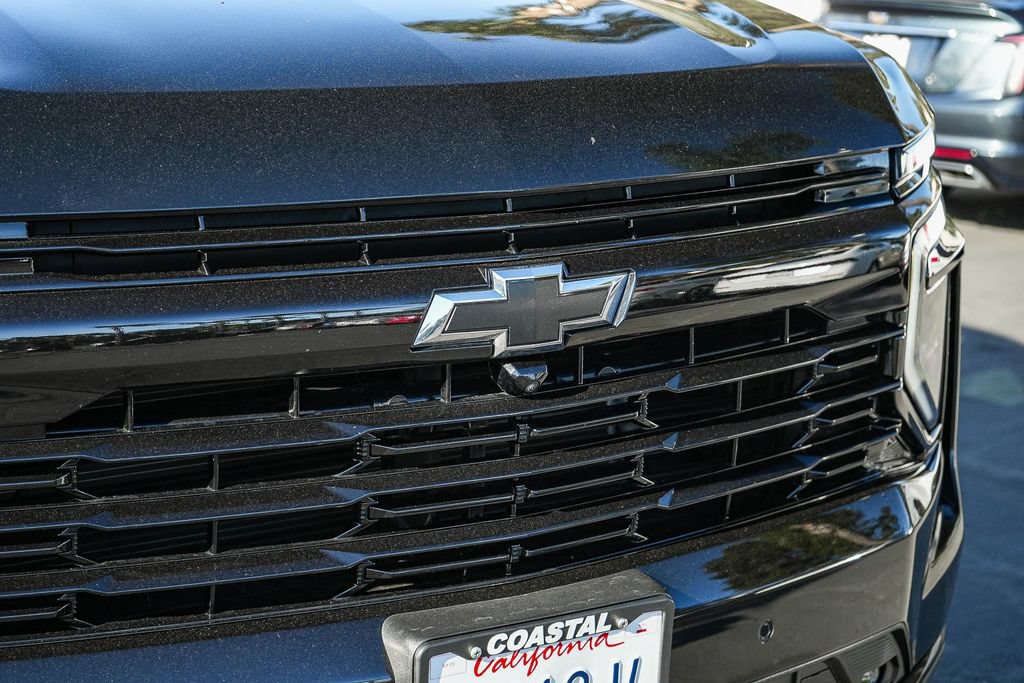 Used 2025 Chevrolet Suburban RST AWD/4WD image 9
