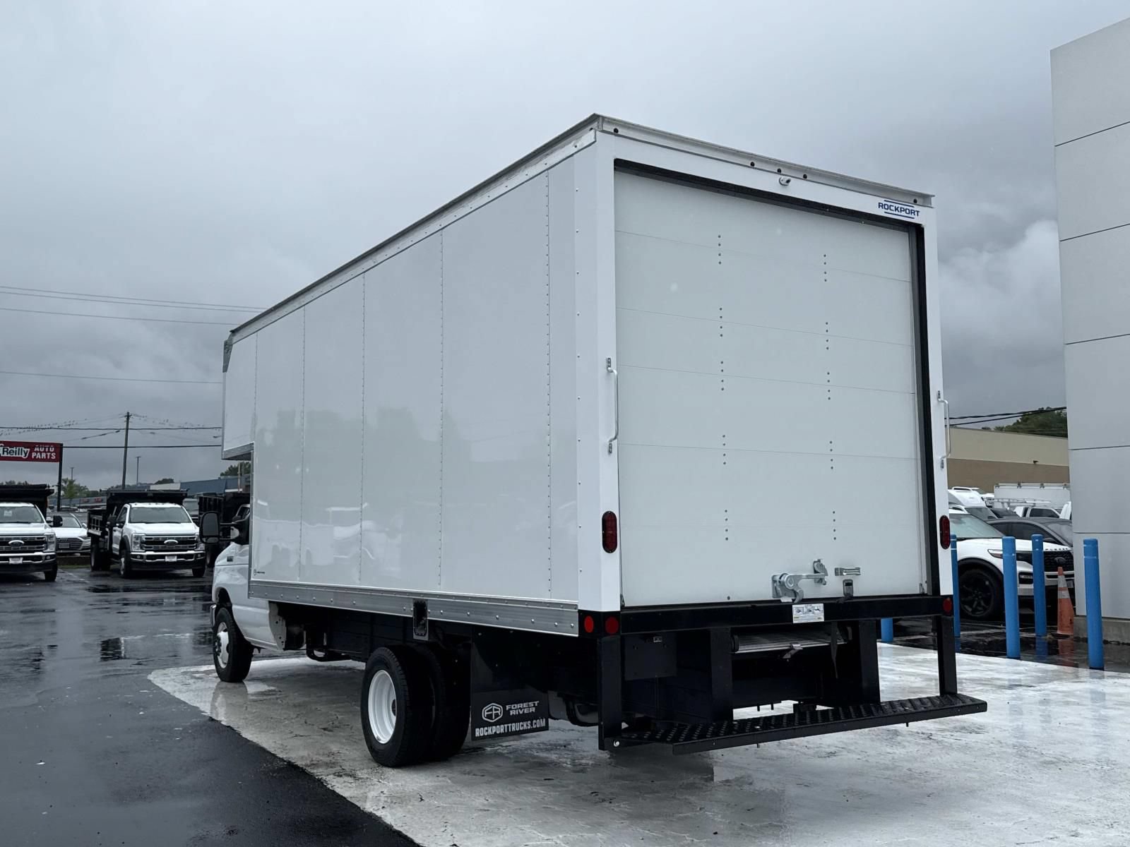 New 2027 Ford E-450 and Econoline 450 Super Duty w/ Power Equipment Group RWD image 5