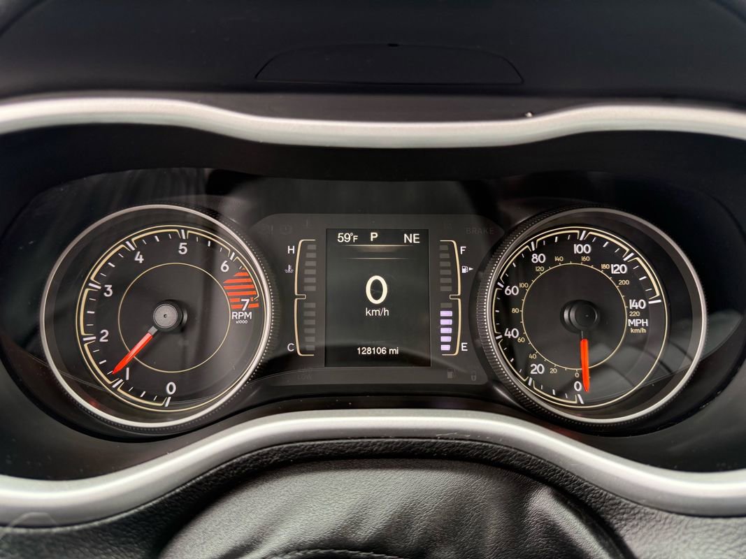 Used 2018 Jeep Cherokee Latitude Plus w/ Cold Weather Group image 17