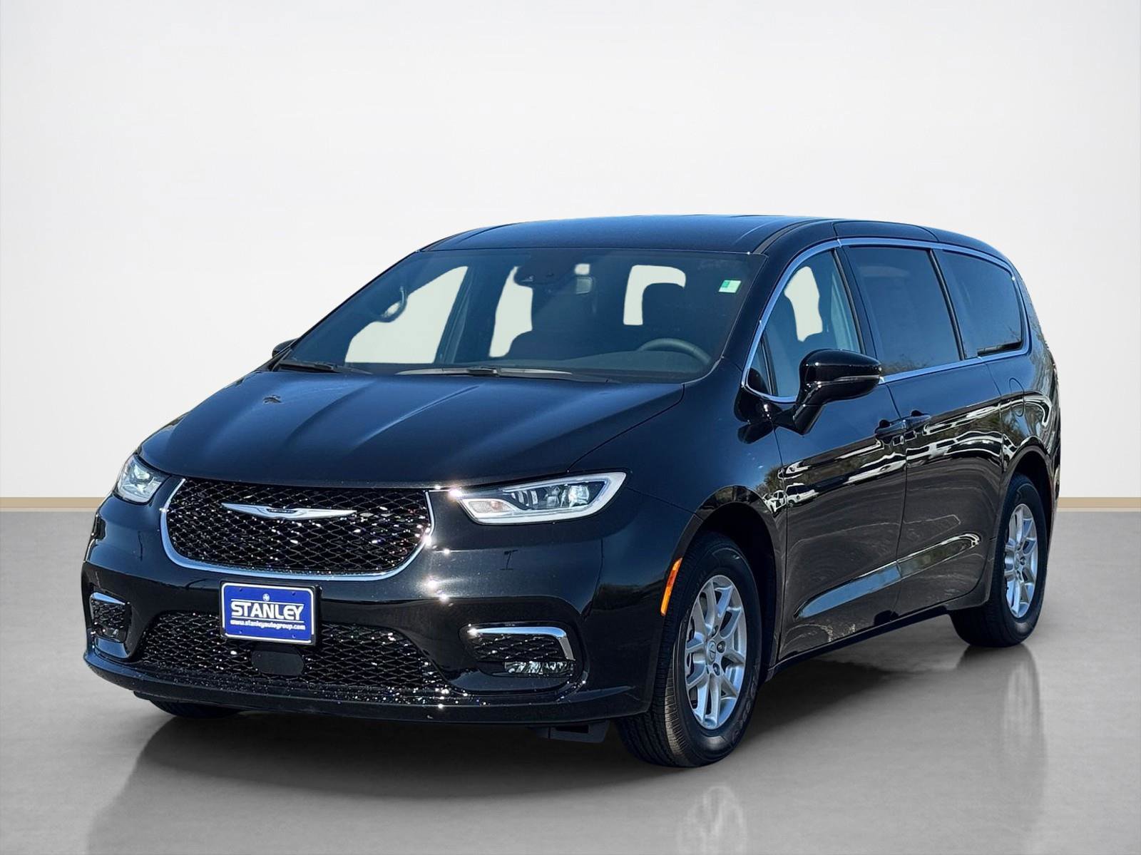 New 2026 Chrysler Pacifica Select image 3