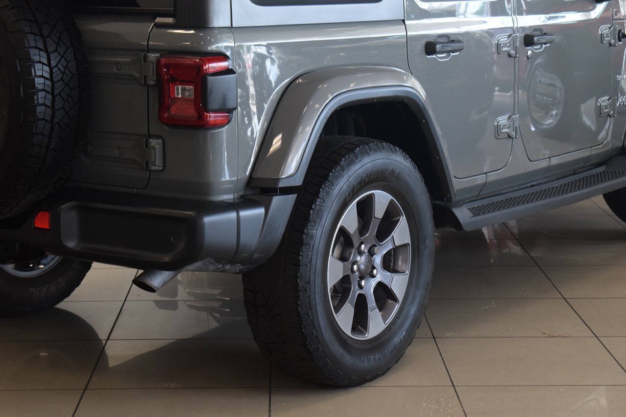 Used 2018 Jeep Wrangler Unlimited Sahara AWD/4WD image 15
