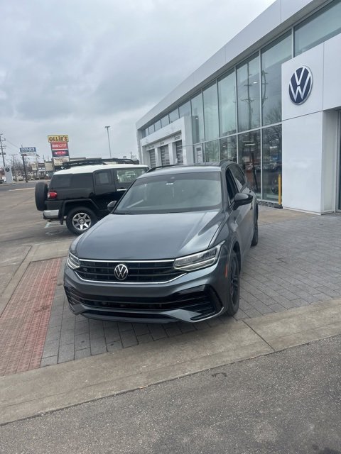Used 2022 Volkswagen Tiguan SE R-Line image 18