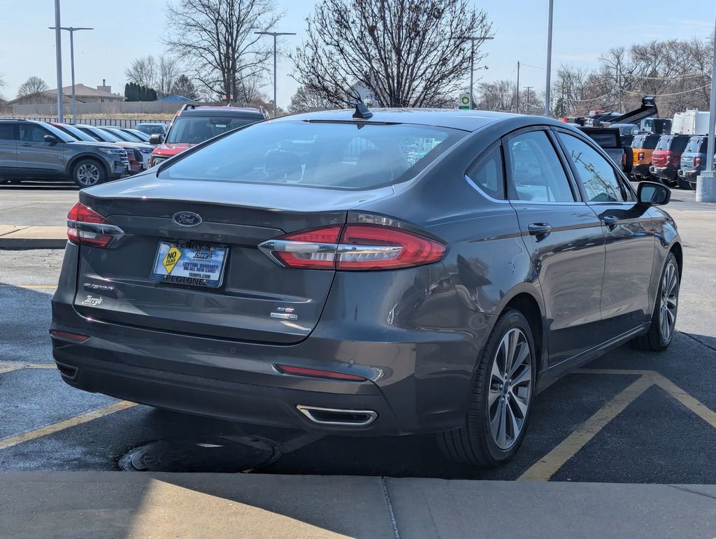 Used 2020 Ford Fusion SE image 3