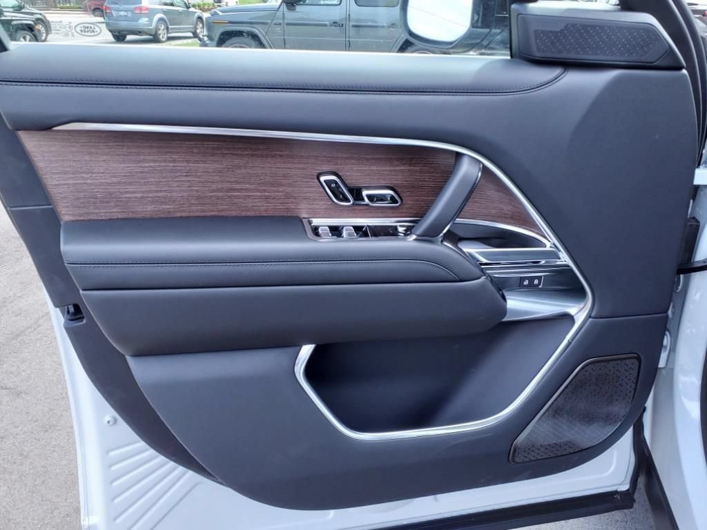 Used 2024 Land Rover Range Rover Autobiography AWD/4WD image 12