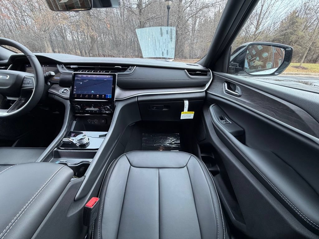 New 2025 Jeep Grand Cherokee Limited w/ Black Appearance Package AWD/4WD image 14