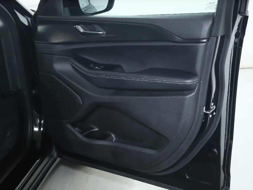 Used 2025 Jeep Grand Cherokee Altitude AWD/4WD image 33