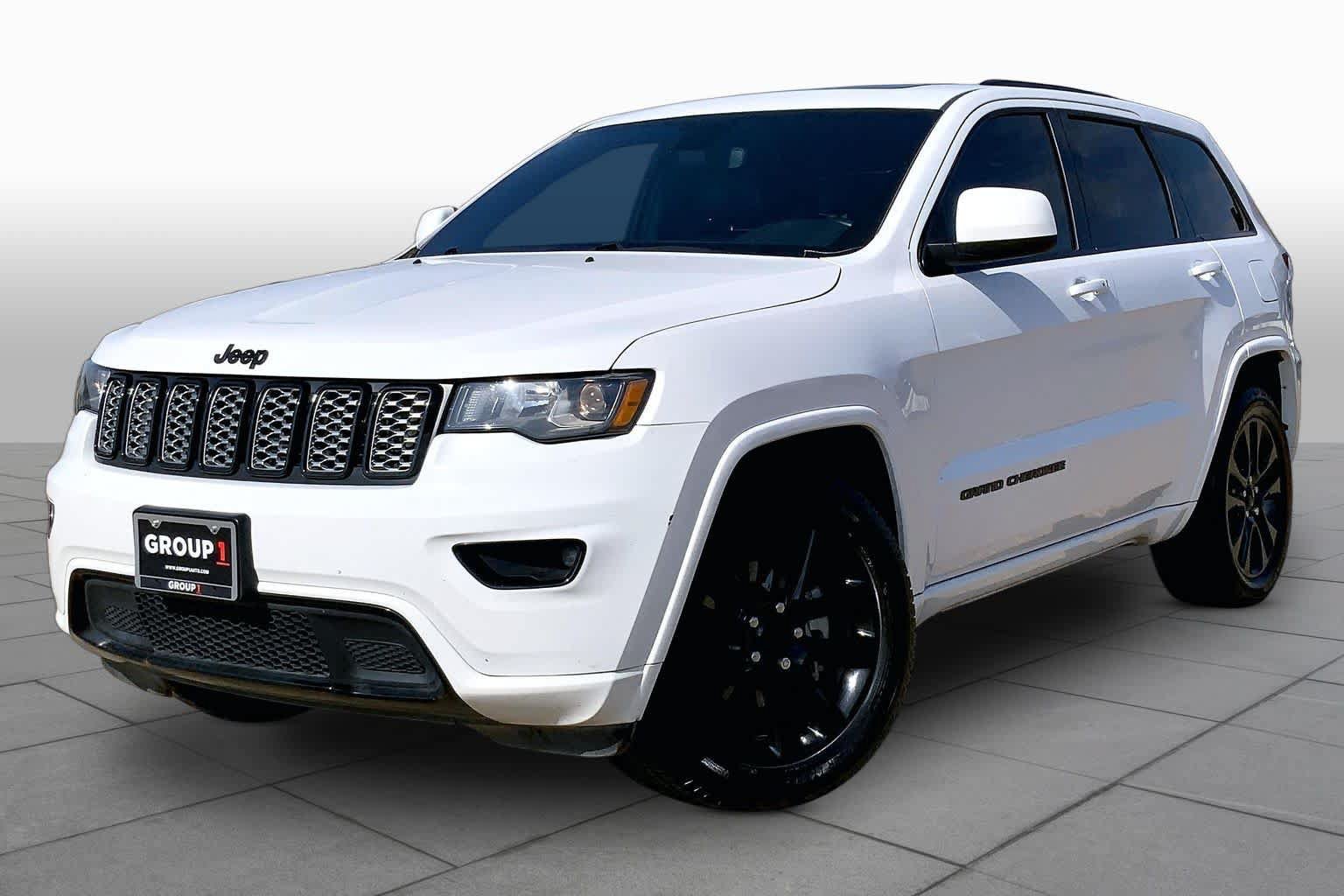 Used 2018 Jeep Grand Cherokee Altitude RWD image 1