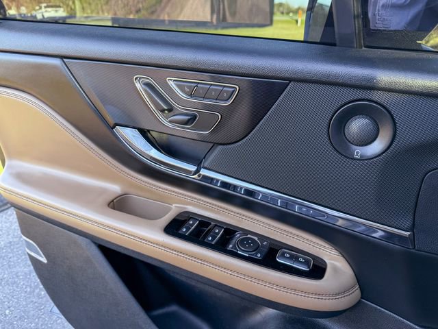 Used 2020 Lincoln Corsair Reserve image 12