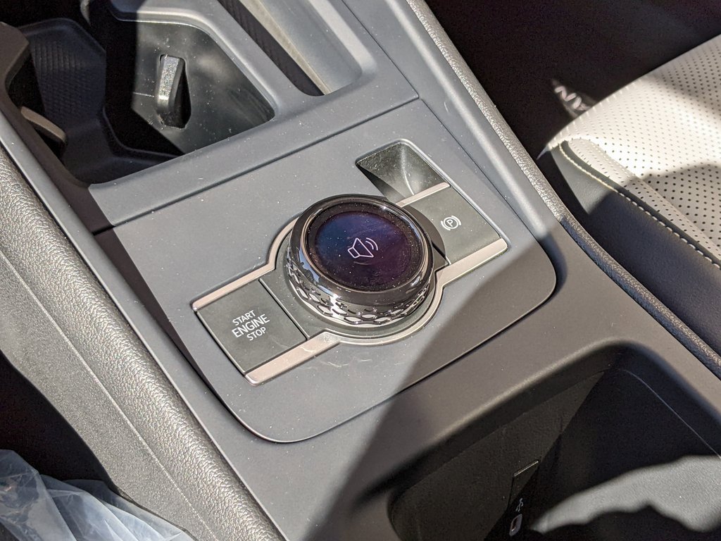 New 2025 Volkswagen Tiguan SE image 21