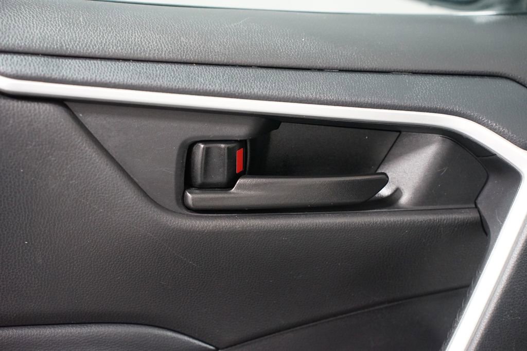 Certified 2022 Toyota RAV4 LE image 29