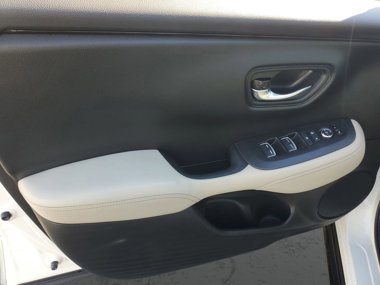 Used 2024 Honda HR-V EX-L image 17