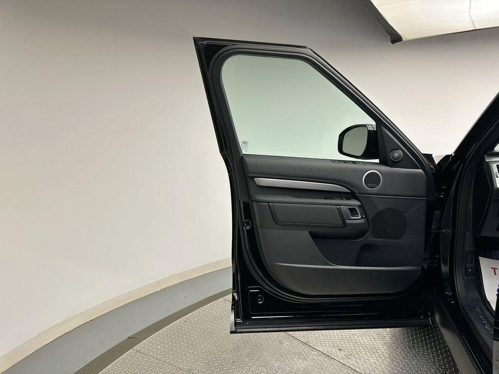 Certified 2025 Land Rover Discovery Dynamic SE AWD/4WD image 7