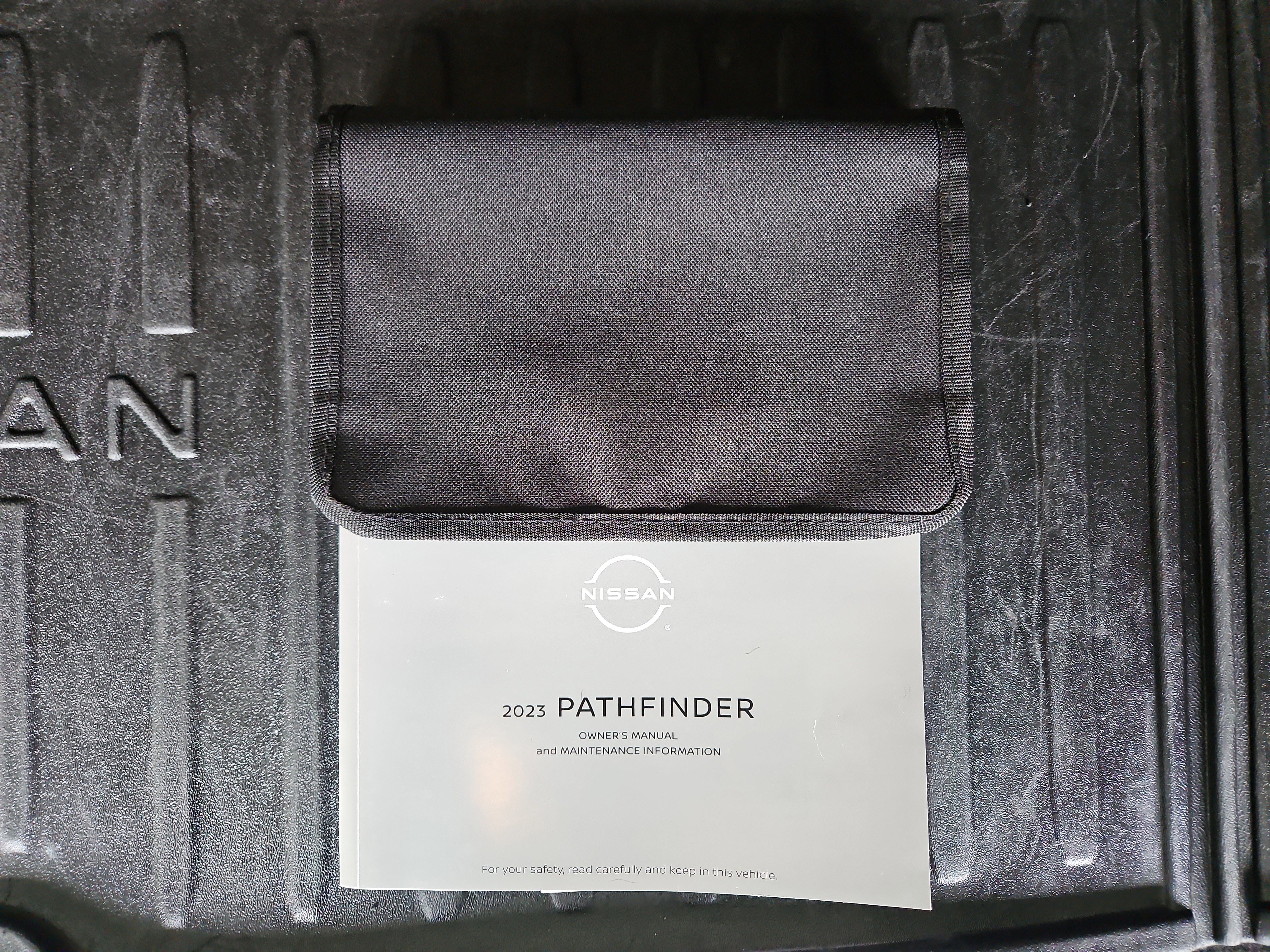 Used 2023 Nissan Pathfinder Platinum w/ Black Appearance Package image 30