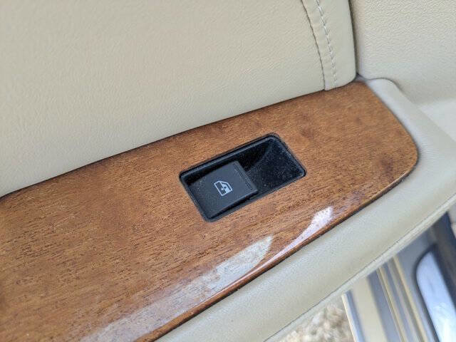 Used 2011 Cadillac STS image 29