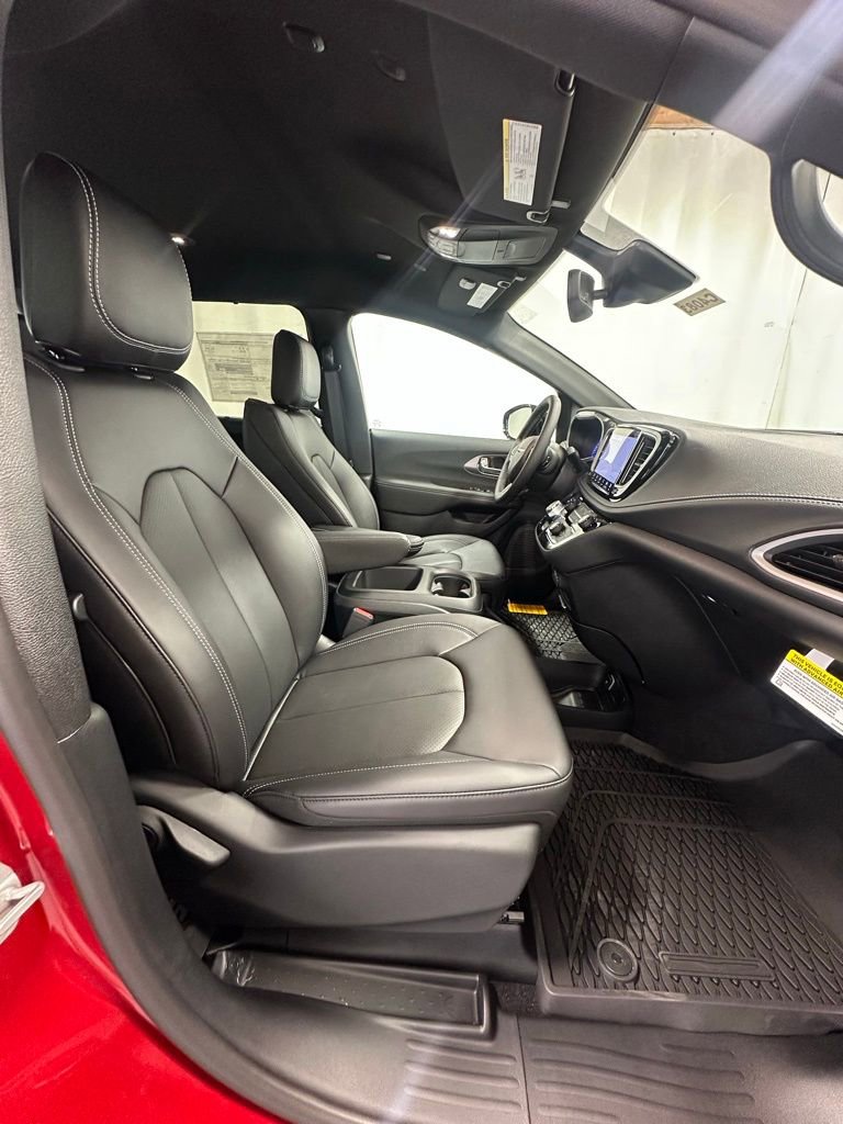 New 2025 Chrysler Pacifica Select w/ Fav Edition Package image 21