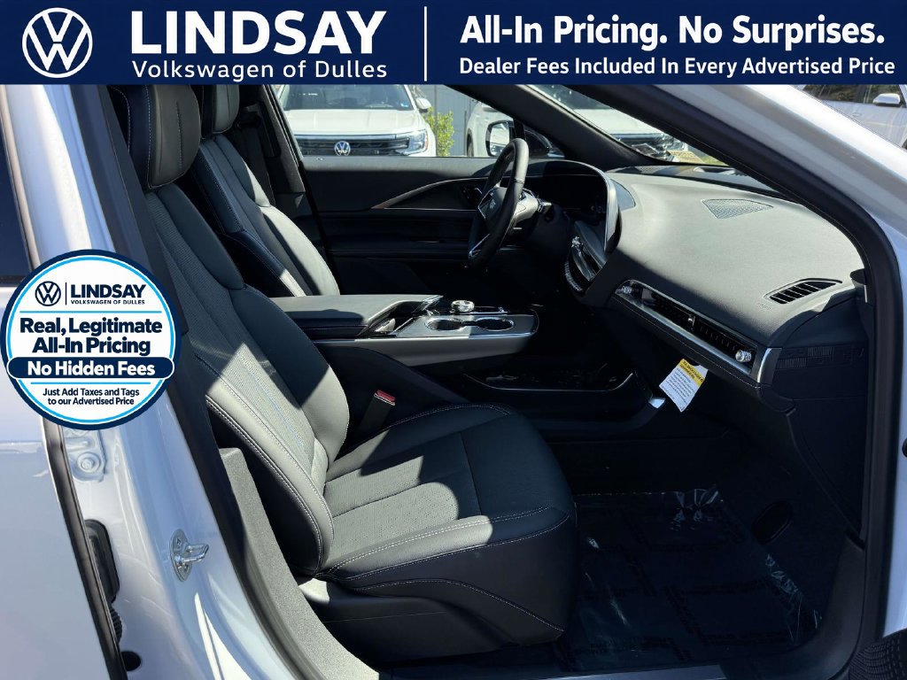 Used 2025 Cadillac Lyriq Luxury AWD/4WD image 11