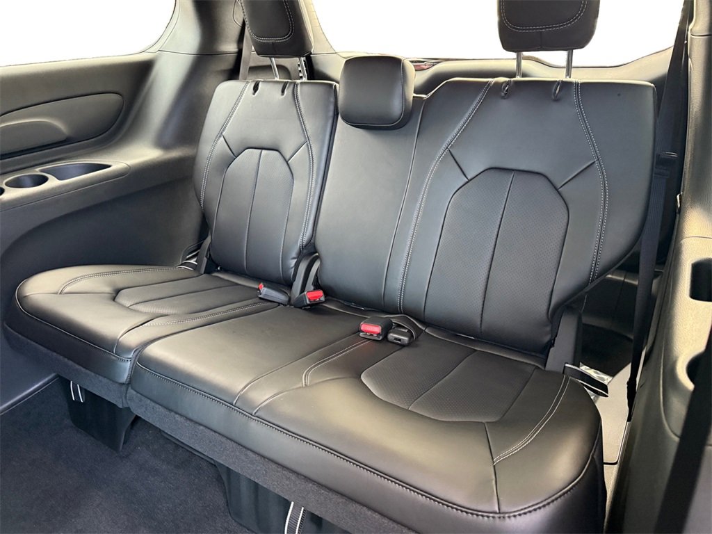 New 2026 Chrysler Pacifica Select image 14