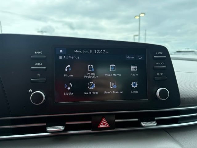 Used 2024 Hyundai Elantra SE FWD image 17