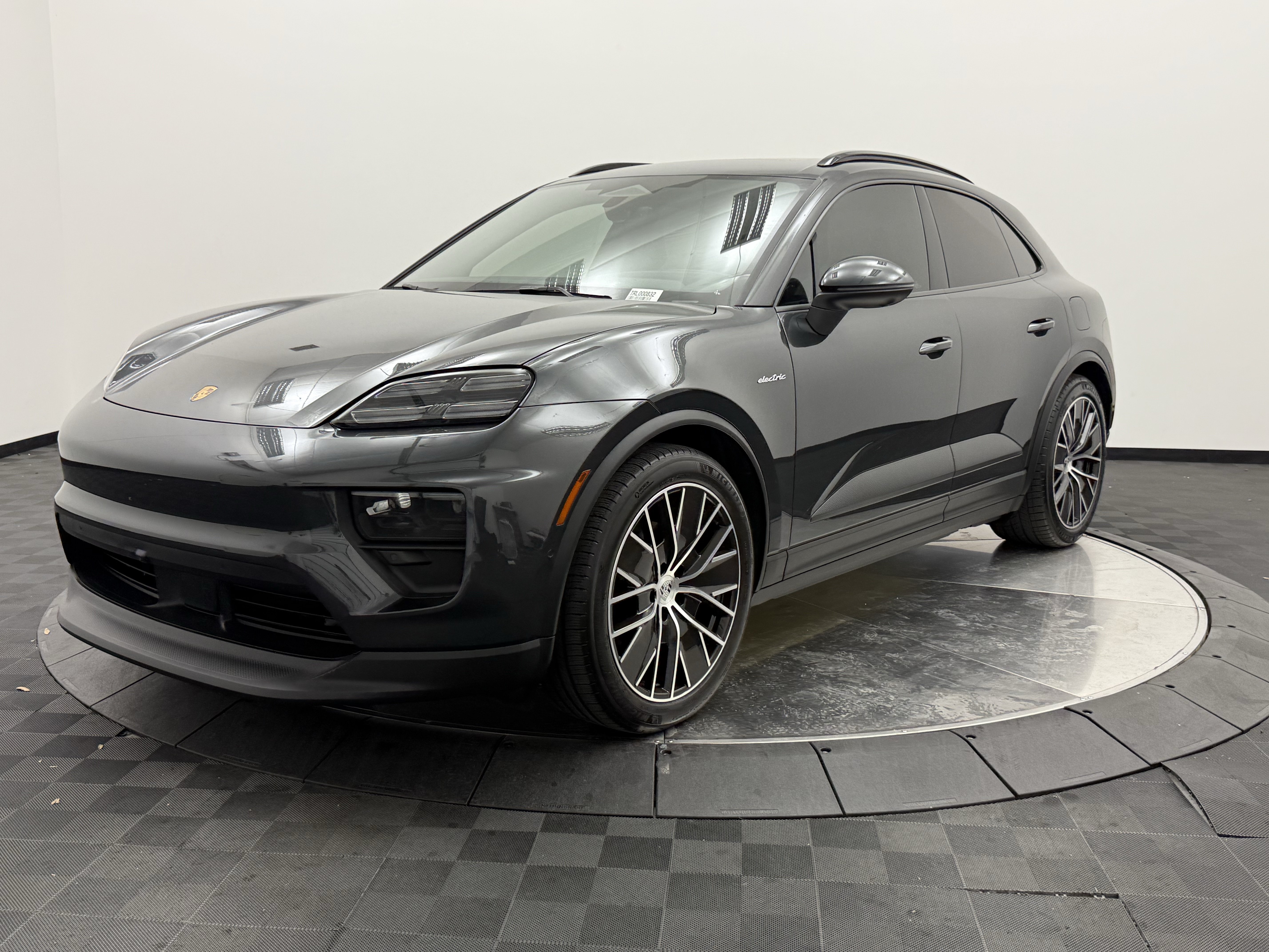 Used 2024 Porsche Macan 4 Electric AWD/4WD image 3