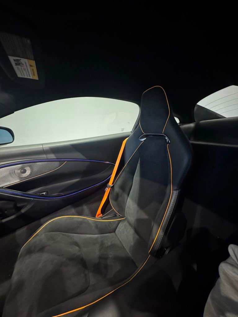 Used 2023 McLaren Artura RWD image 31