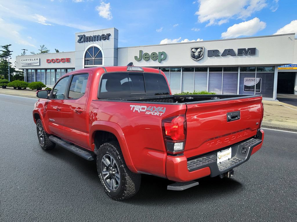 Used 2018 Toyota Tacoma TRD Sport AWD/4WD image 3