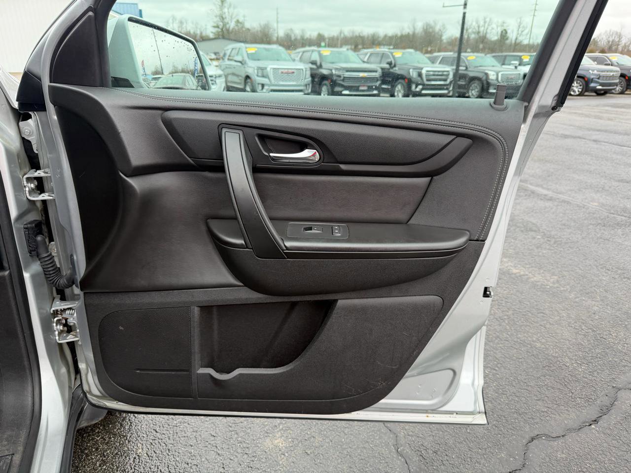 Used 2017 Chevrolet Traverse LT w/ Style and Technology Package image 22