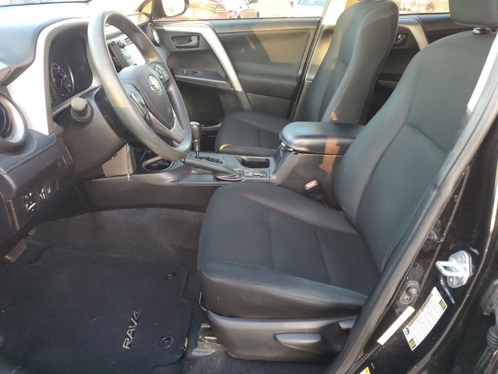 Used 2018 Toyota RAV4 LE image 22