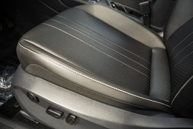 Used 2022 Volkswagen Tiguan SE FWD image 35