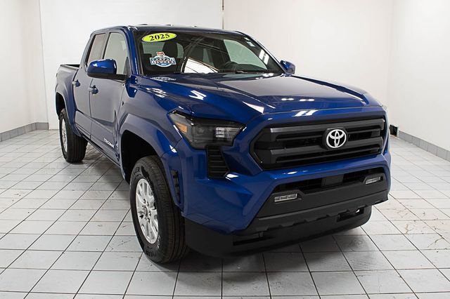 Used 2025 Toyota Tacoma SR5 AWD/4WD image 1