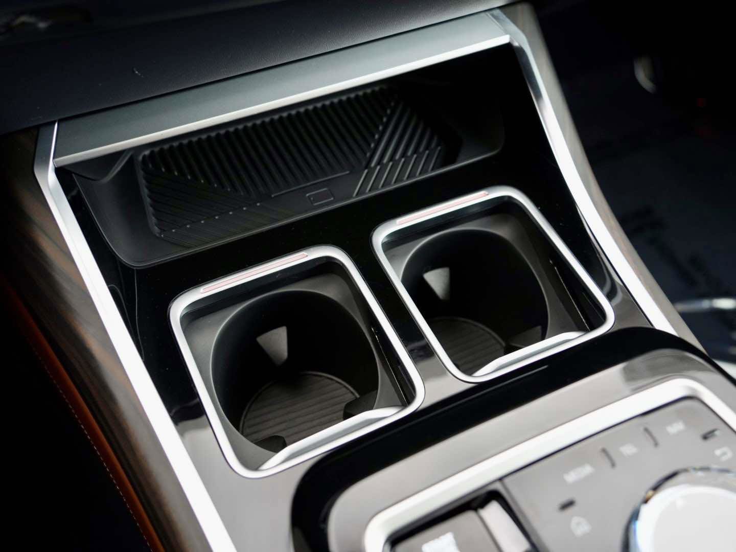 Used 2025 BMW 760i xDrive w/ Executive Package image 13