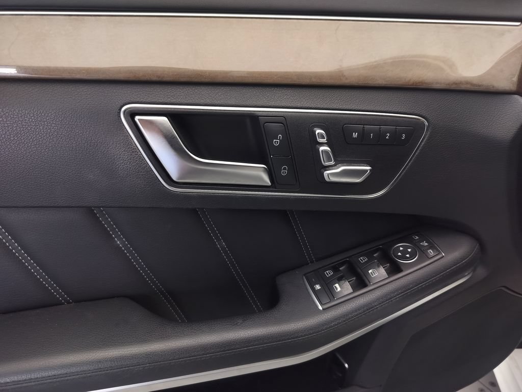 Used 2015 Mercedes-Benz E 400 4MATIC Sedan image 7