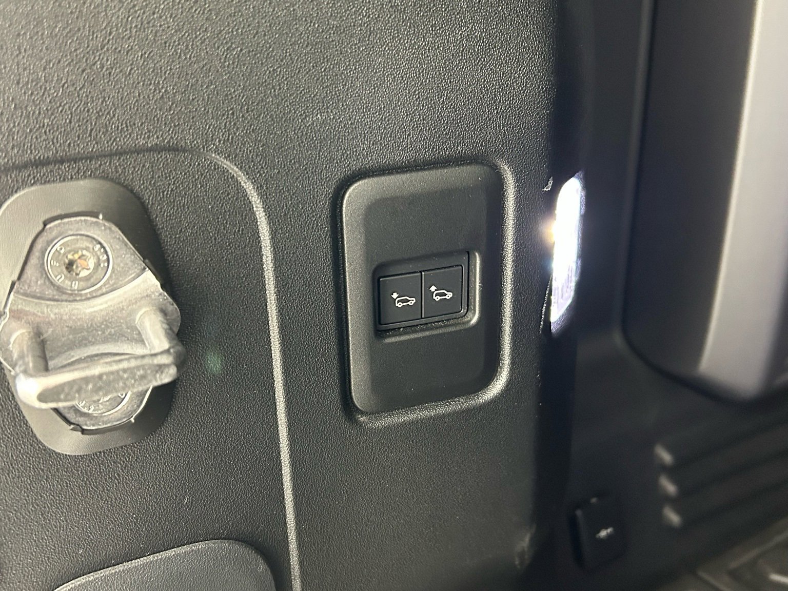 Used 2020 Land Rover Defender 110 HSE image 38