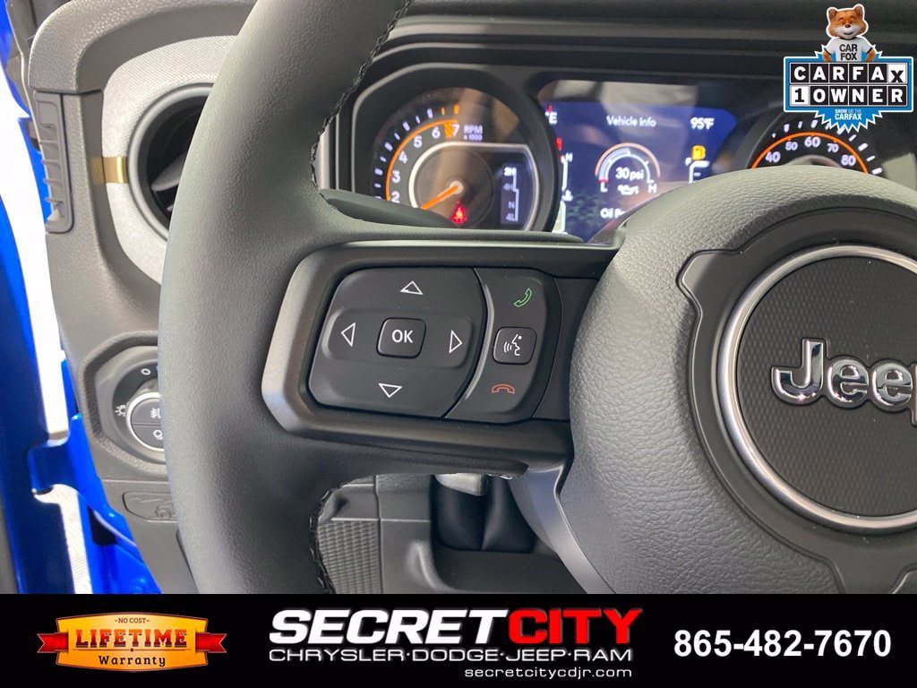 Used 2025 Jeep Gladiator Mojave AWD/4WD image 14
