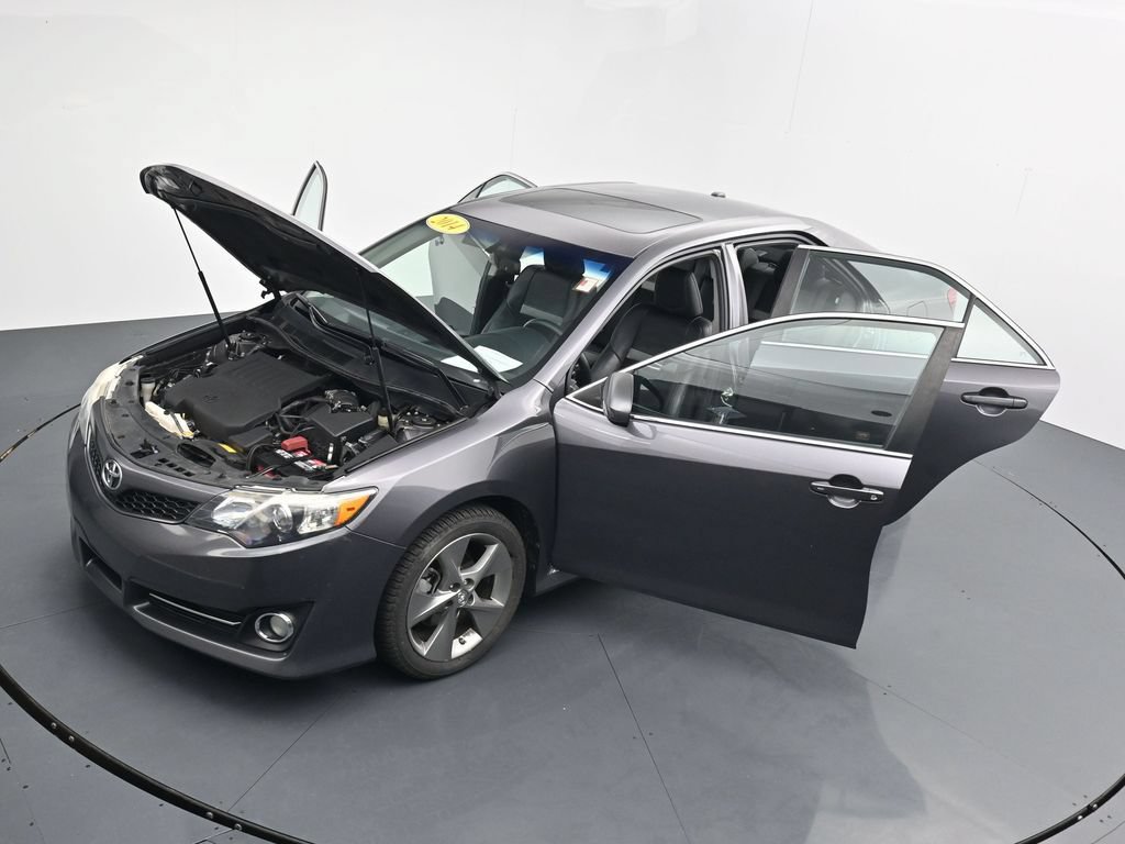 Used 2014 Toyota Camry SE w/ Leather Package FWD image 40