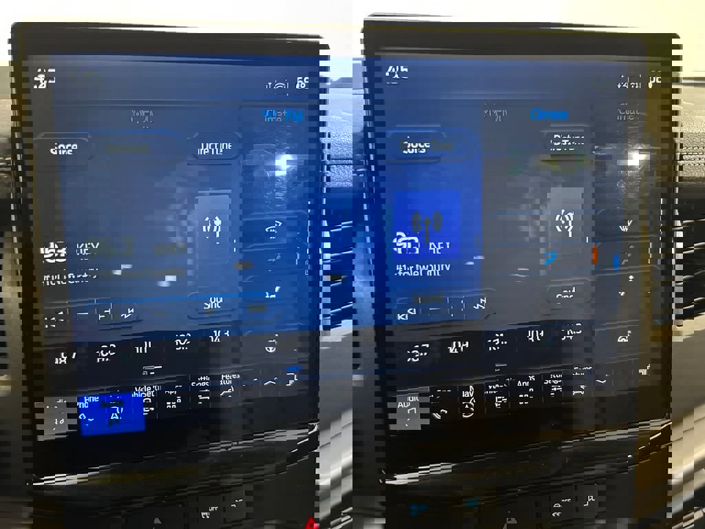 Used 2023 Ford Expedition Max XLT image 11