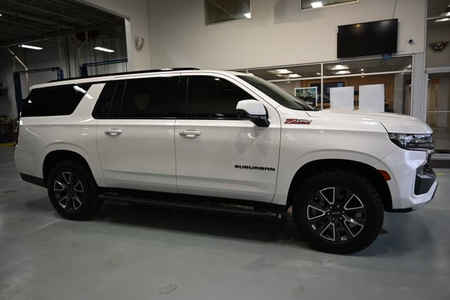 Used 2022 Chevrolet Suburban Z71 w/ Luxury Package AWD/4WD image 4