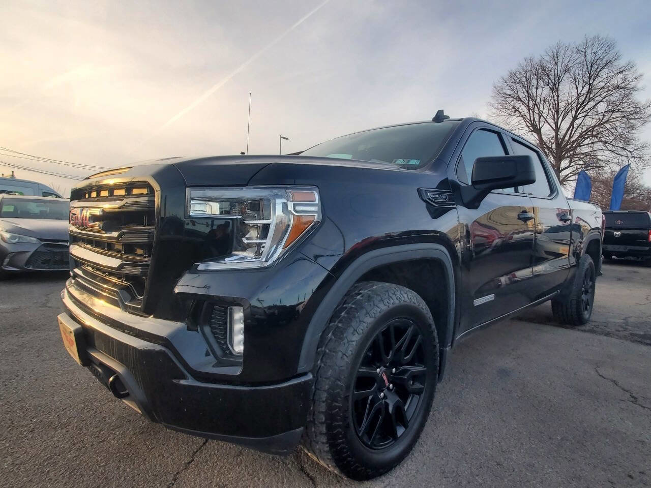 Used 2020 GMC Sierra 1500 Elevation w/ Elevation Value Package AWD/4WD image 1