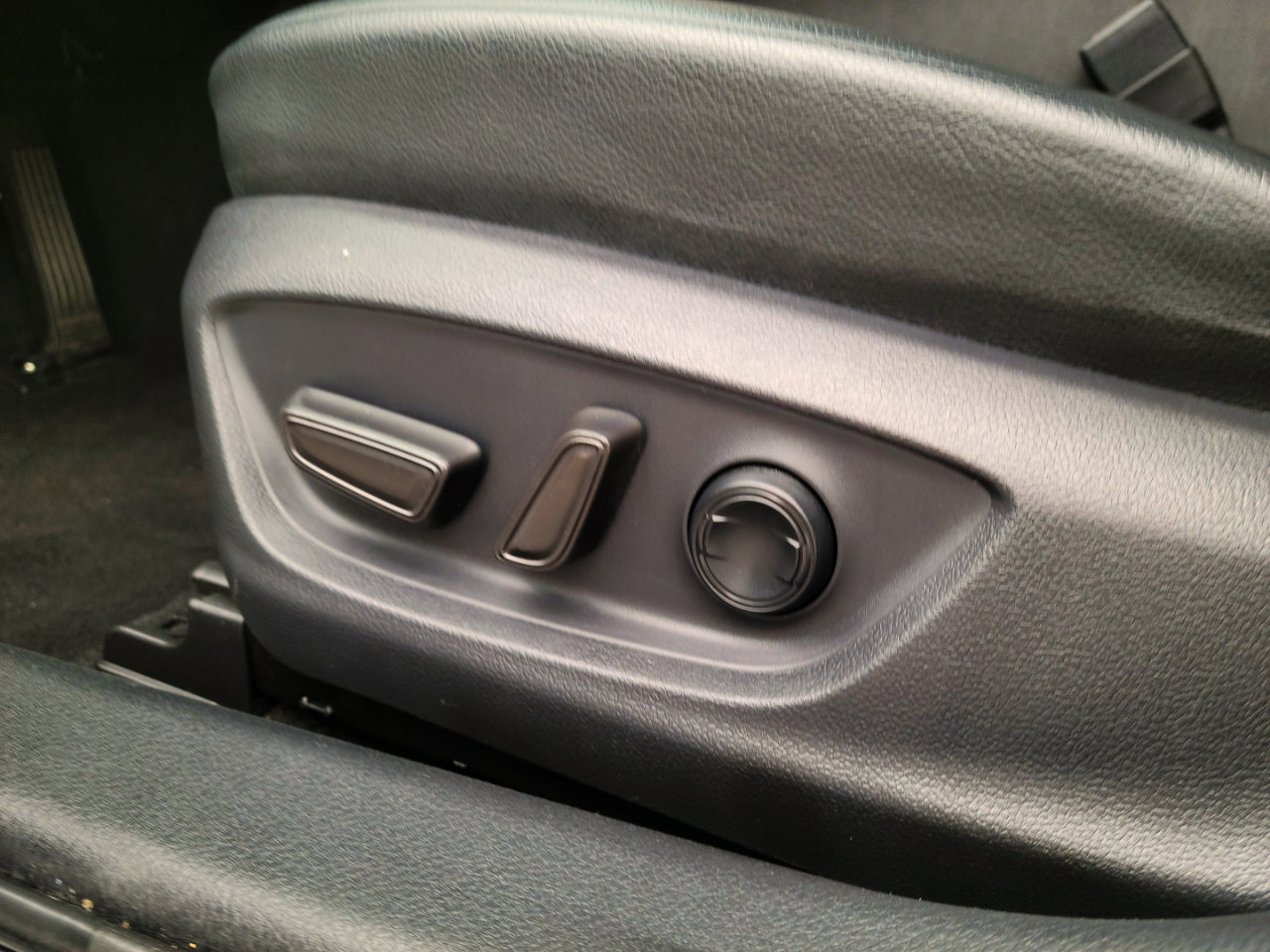 Used 2018 Toyota Camry SE image 15