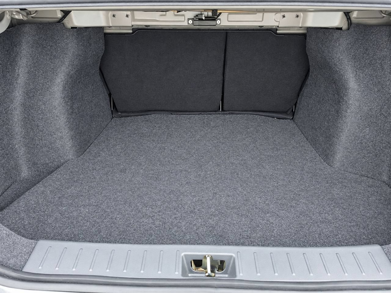 Used 2025 Nissan Versa SV FWD image 32