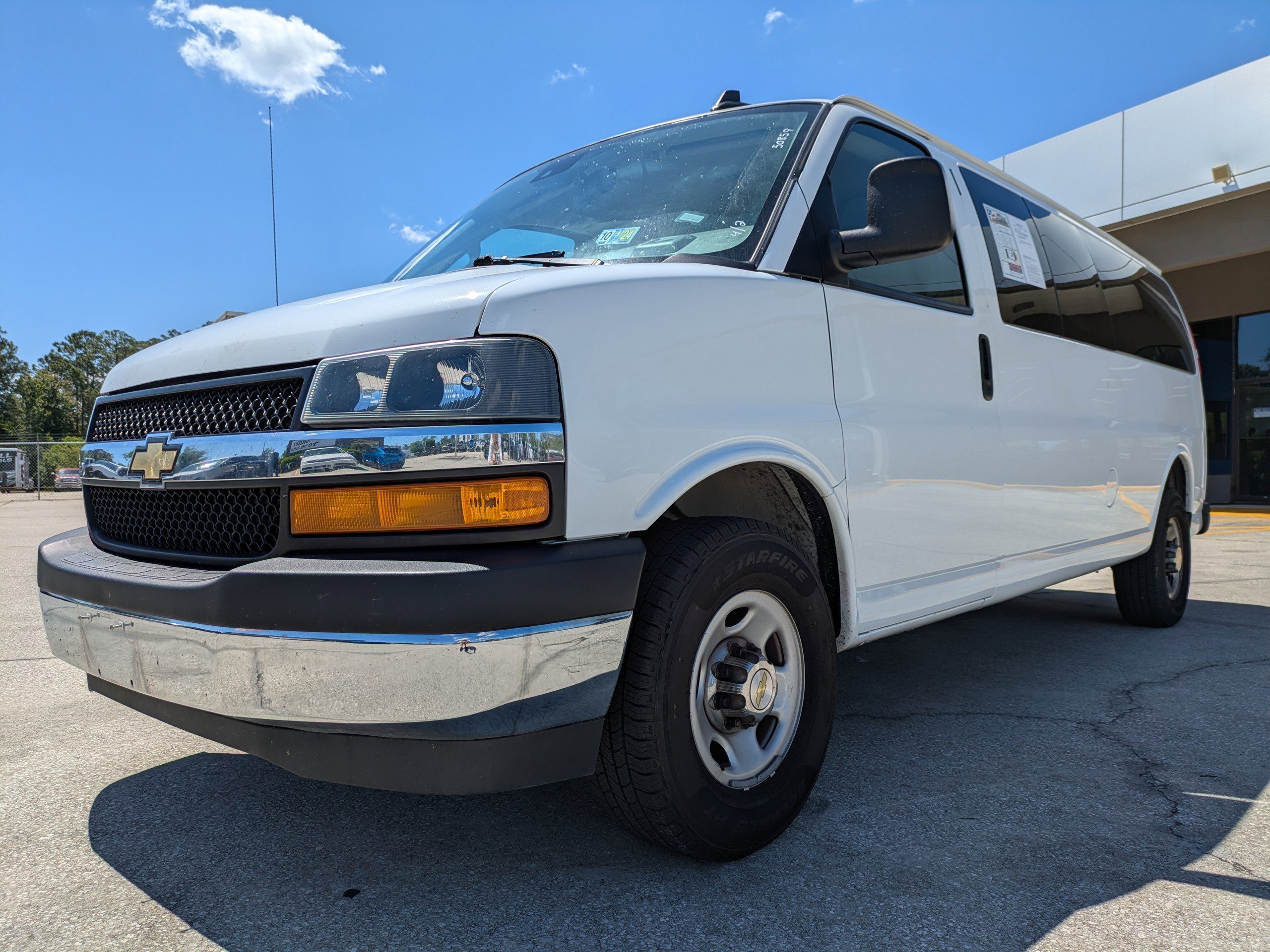 Used 2024 Chevrolet Express 3500 LT w/ LT Preferred Equipment Group RWD image 8