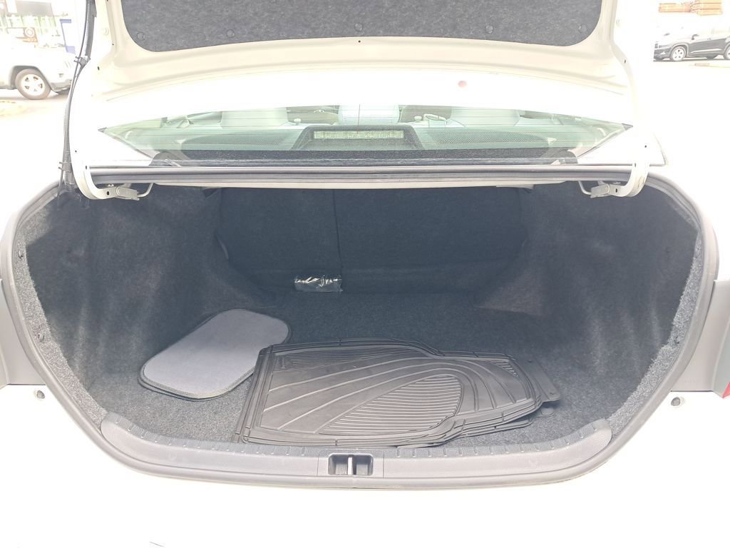 Used 2015 Toyota Corolla LE image 28