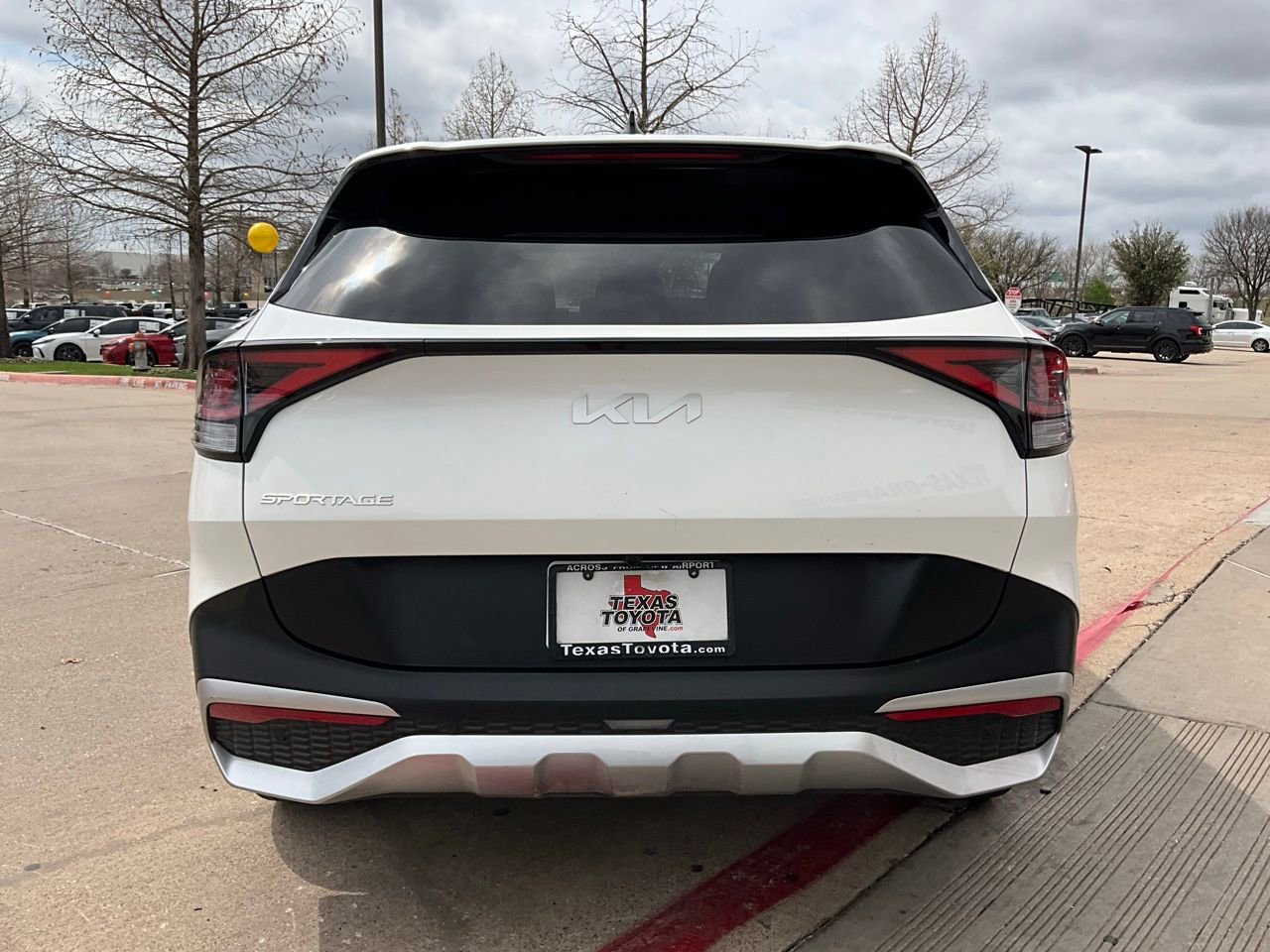 Used 2025 Kia Sportage LX image 7